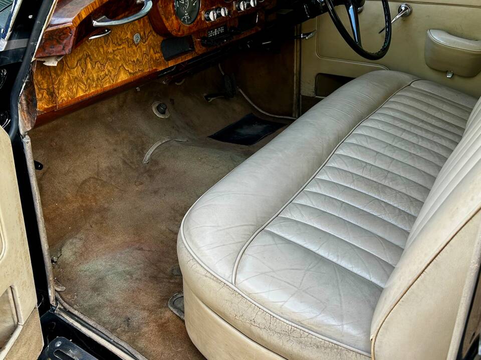 Image 9/16 of Rolls-Royce Silver Cloud I (1957)