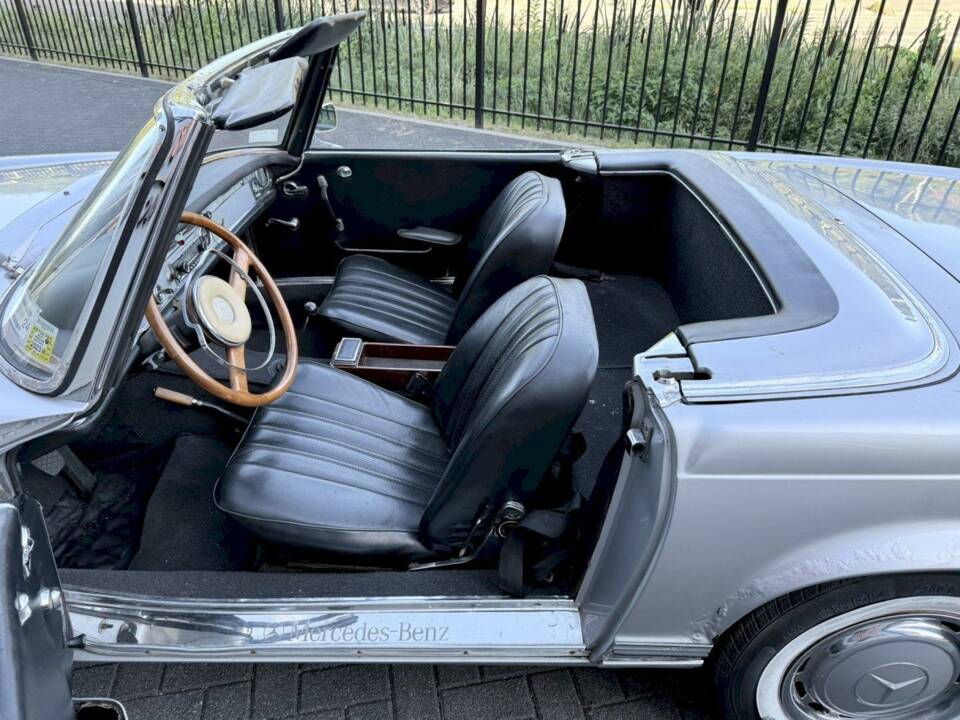 Image 21/36 of Mercedes-Benz 230 SL (1965)