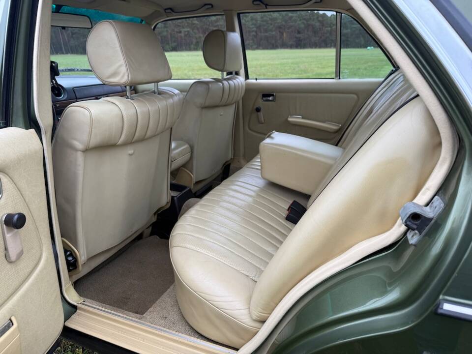 Imagen 17/34 de Mercedes-Benz 230 E (1983)