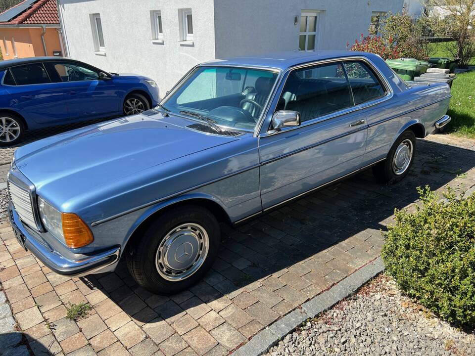 Afbeelding 4/8 van Mercedes-Benz 230 CE (1982)