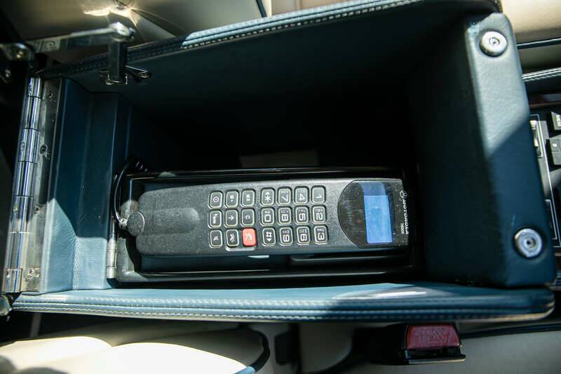 Image 23/50 of Bentley Azure Mulliner (1996)