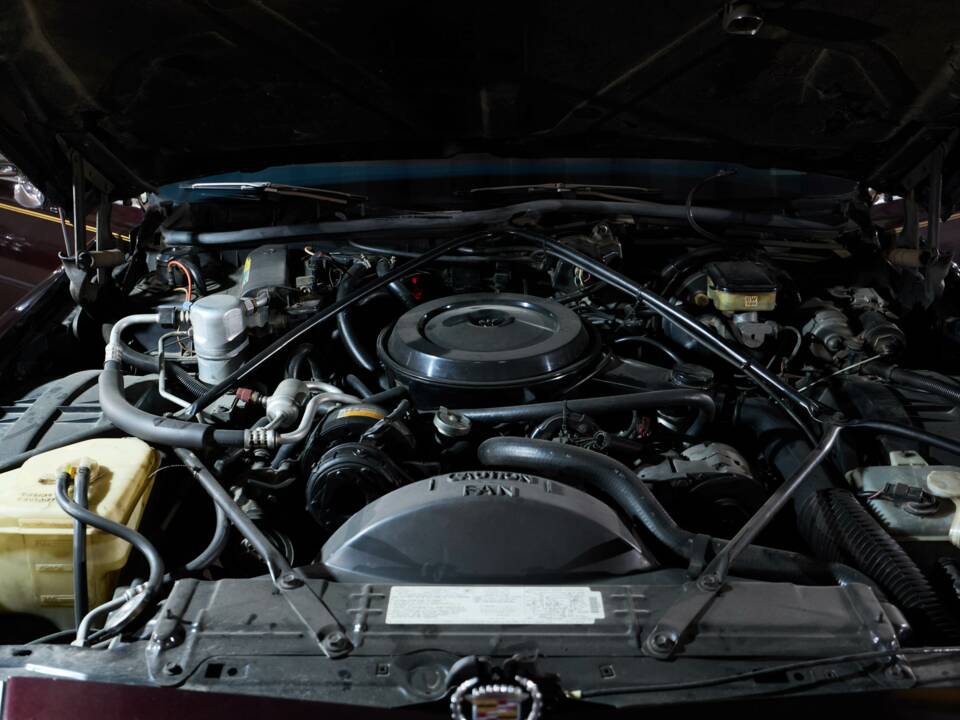 Image 58/58 of Cadillac Brougham Elegance (1988)