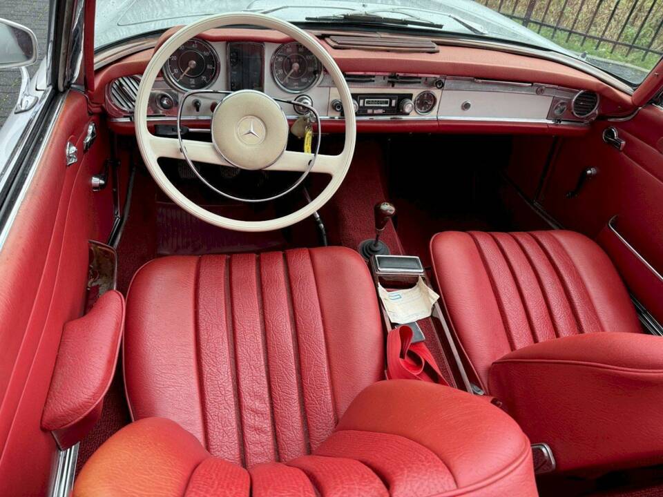 Image 13/36 de Mercedes-Benz 230 SL (1965)