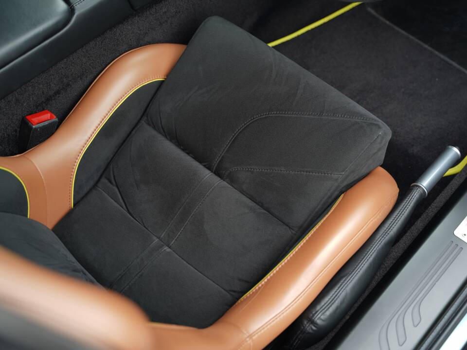 Bild 19/50 von Aston Martin V8 Vantage AMR (2018)