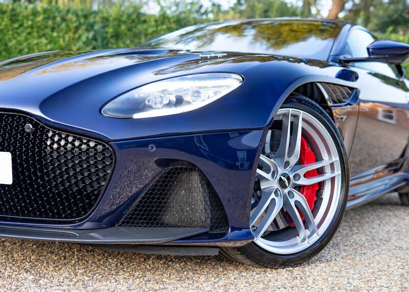 Immagine 31/50 di Aston Martin DBS Superleggera (2018)