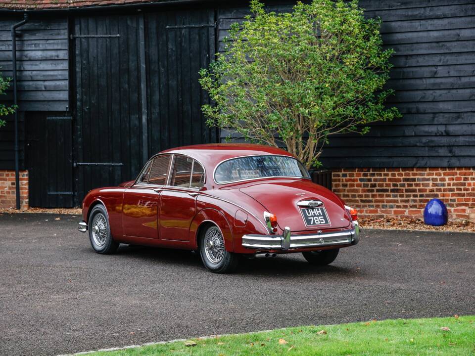 Image 13/42 of Jaguar Mk II 3.8 (1962)