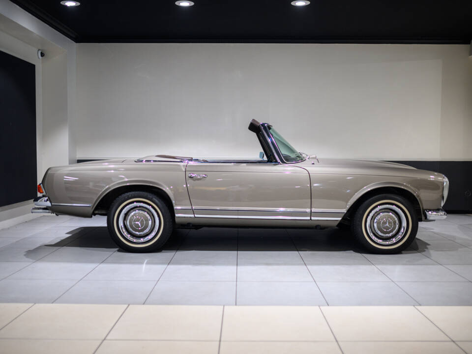 Image 3/72 de Mercedes-Benz 280 SL (1970)