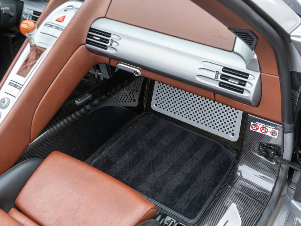 Image 41/50 de Porsche Carrera GT (2005)