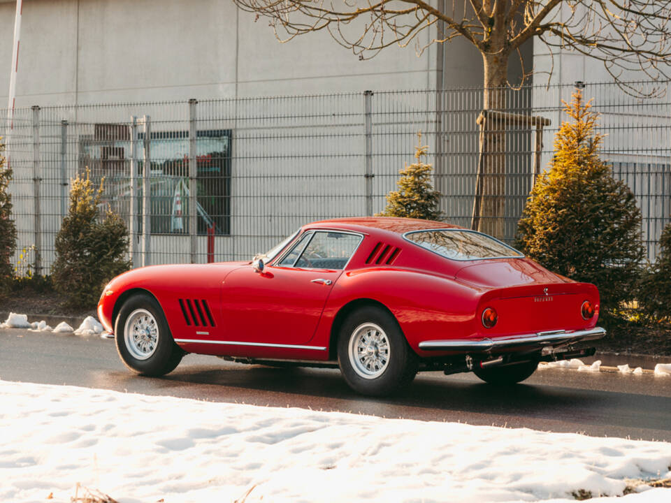 Image 2/10 of Ferrari 275 GTB (1965)