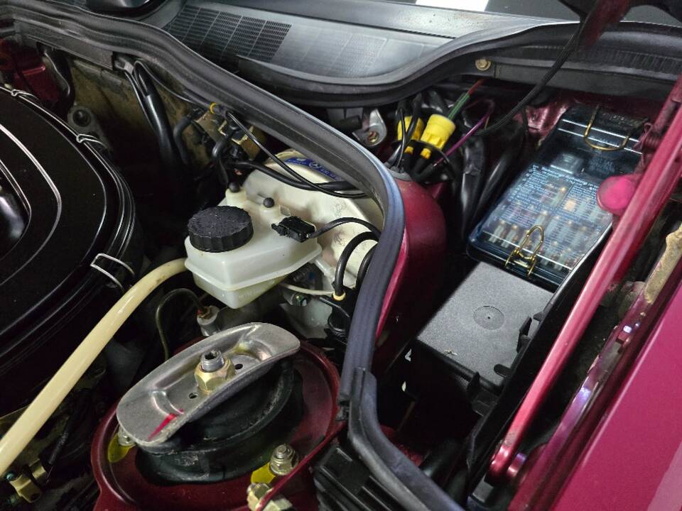Imagen 28/69 de Mercedes-Benz 190 E 1.8 (1991)