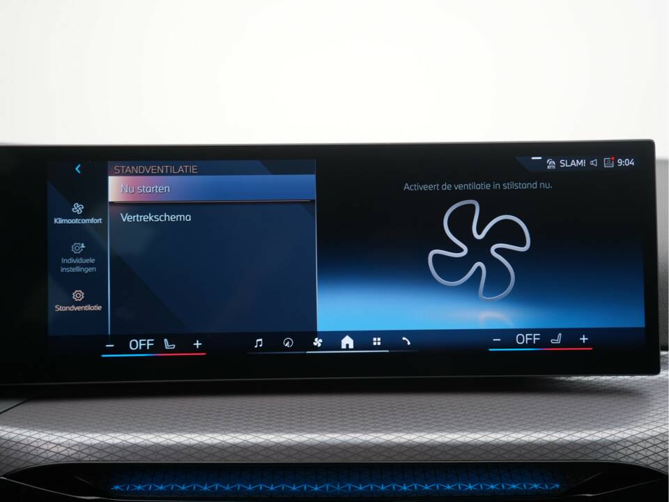 Image 22/50 of BMW 330i xDrive Touring (2025)