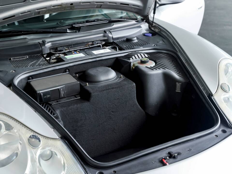 Image 35/50 of Porsche 911 Carrera 4S (2004)