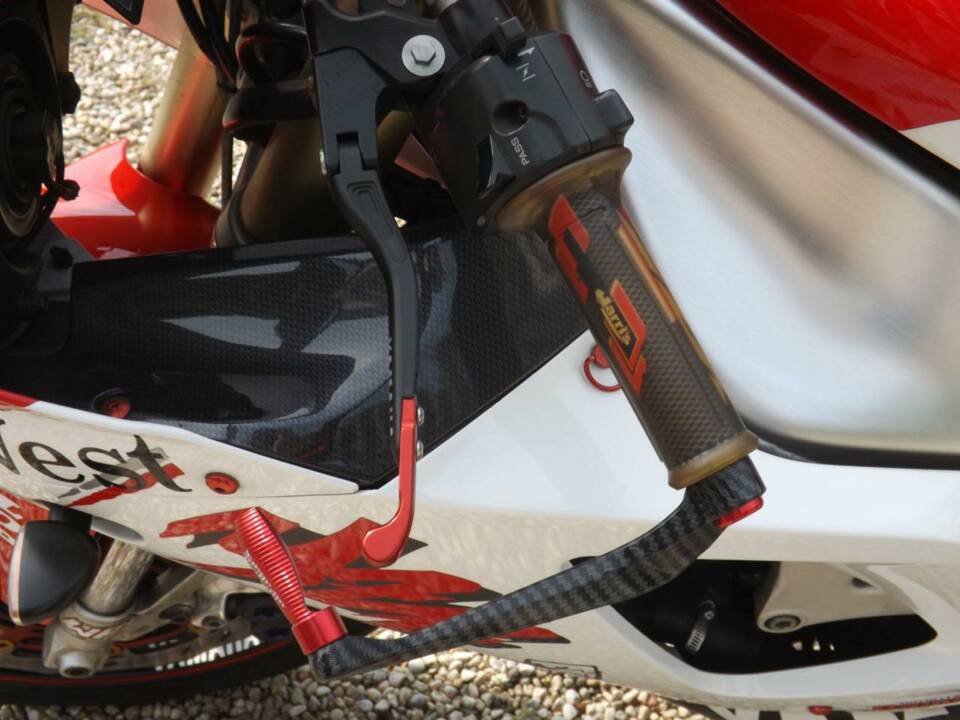 Image 49/50 of Yamaha YZF 1000 R1 (1998)