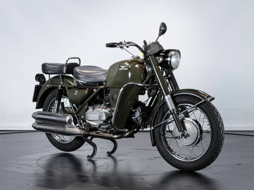 Image 1/12 de Moto Guzzi DUMMY (1976)