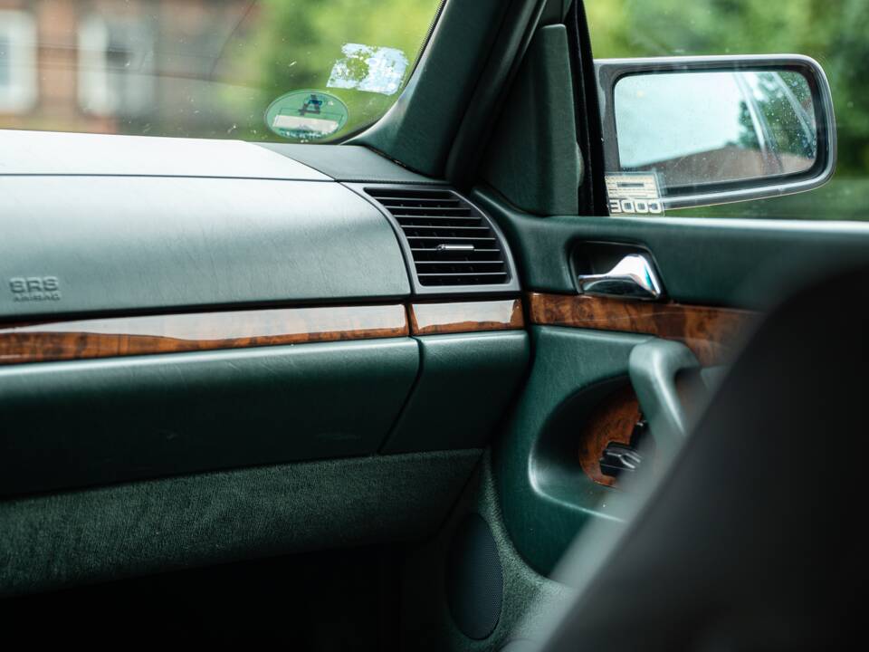 Image 38/54 of Mercedes-Benz 500 SEL (1992)