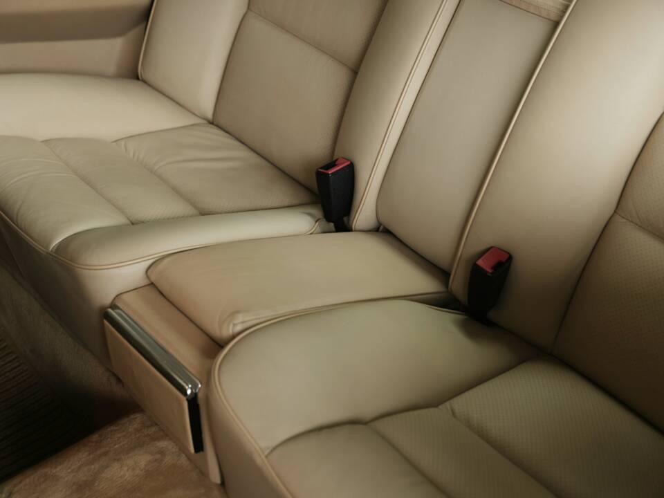 Image 17/39 of Mercedes-Benz 560 SEC (1990)