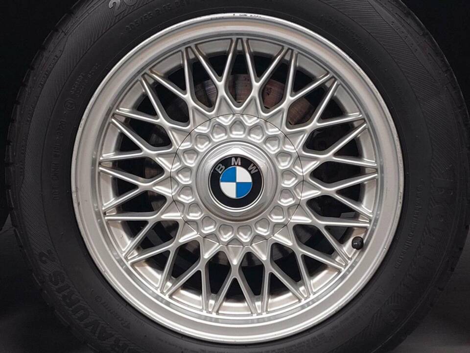 Image 15/15 of BMW M3 (1990)