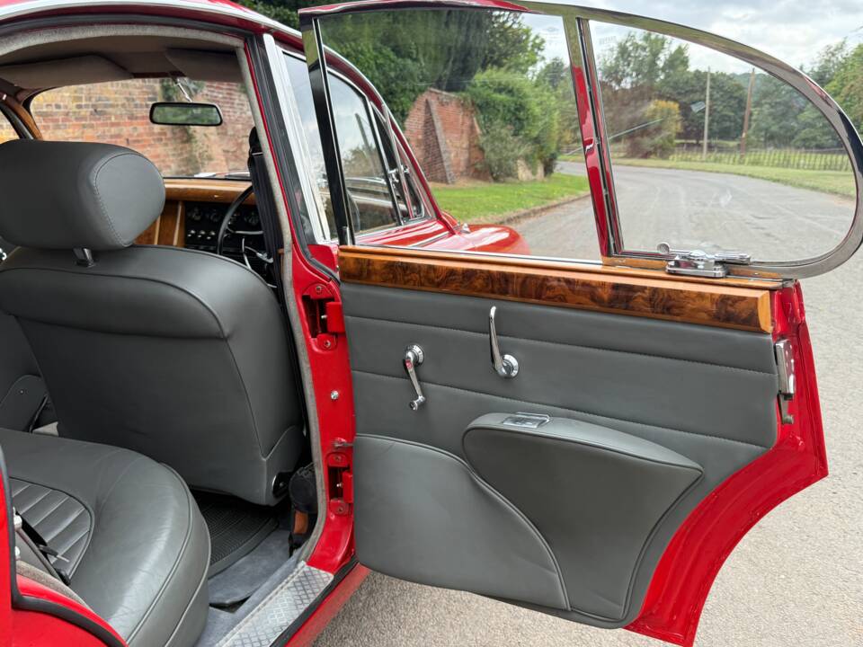 Image 27/36 of Jaguar Mk II 3.8 (1964)