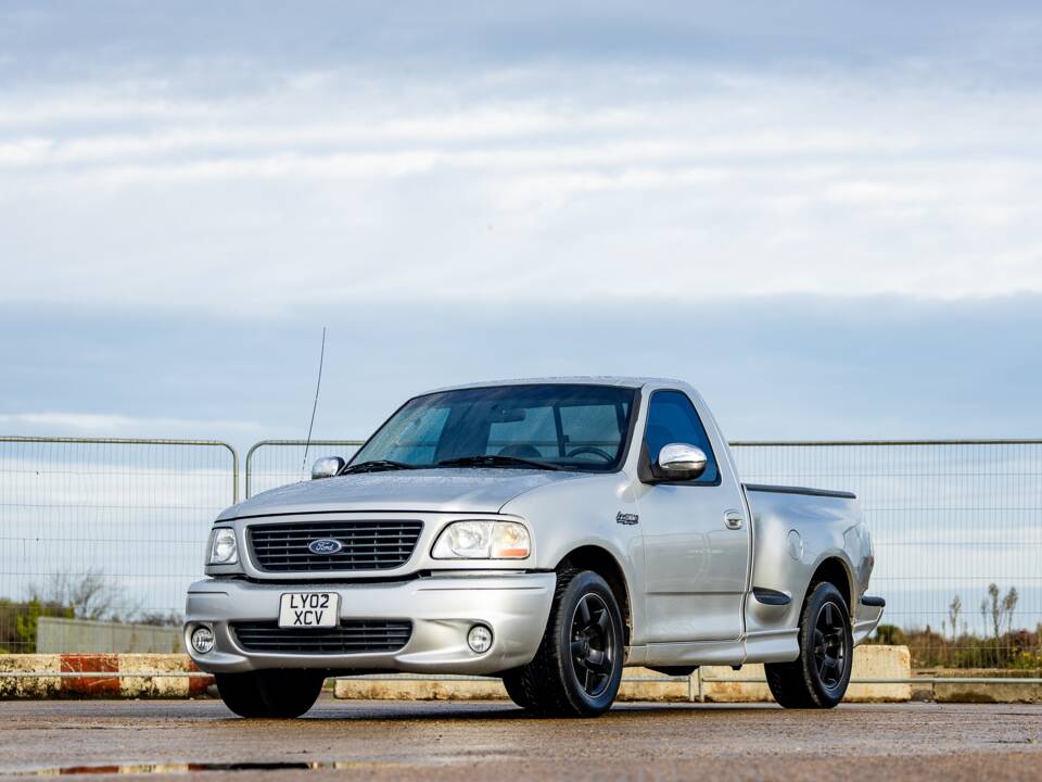 Image 13/50 of Ford F-150 SVT Lightning (2002)