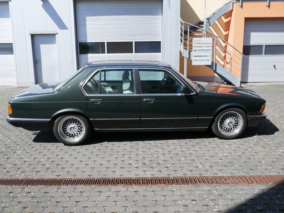 Afbeelding 3/10 van BMW 735i (1986)