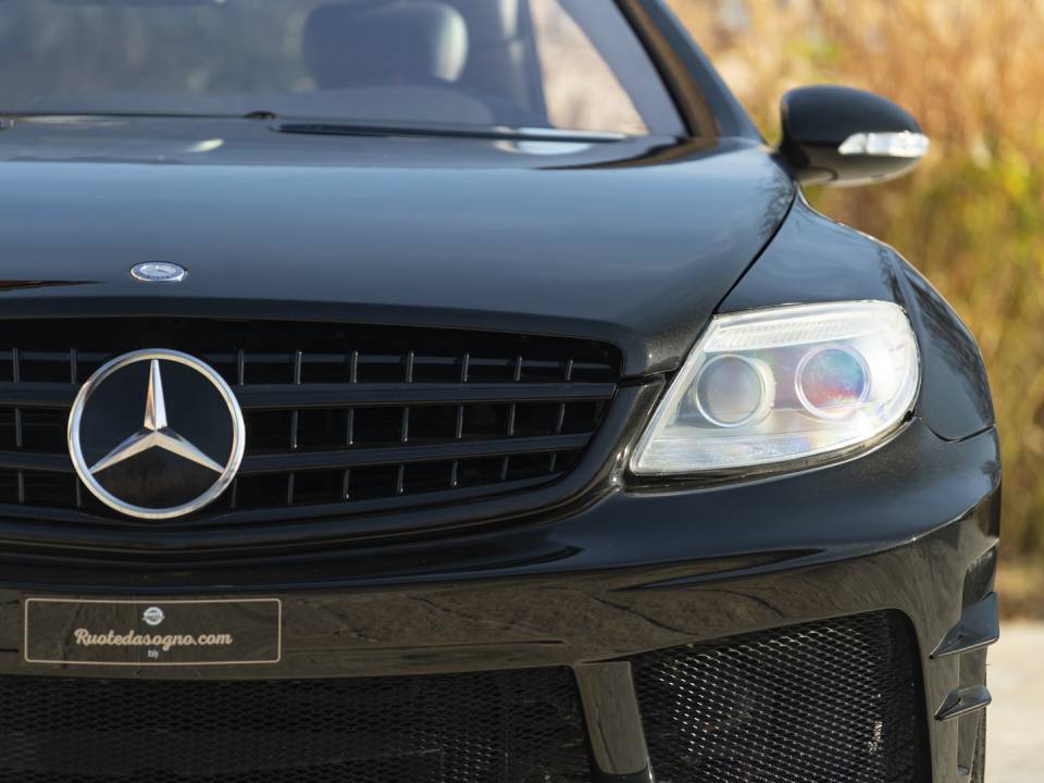 Image 22/50 of Mercedes-Benz CL 63 AMG (2009)