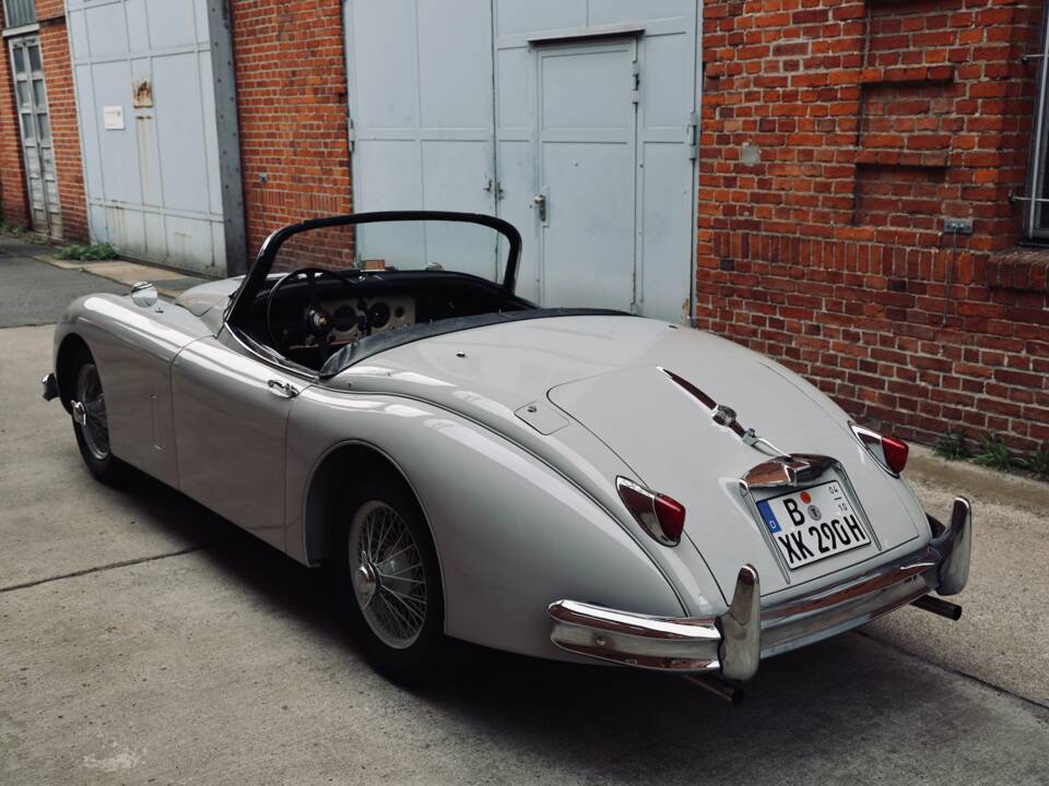 Image 4/91 of Jaguar XK 150 OTS (1958)