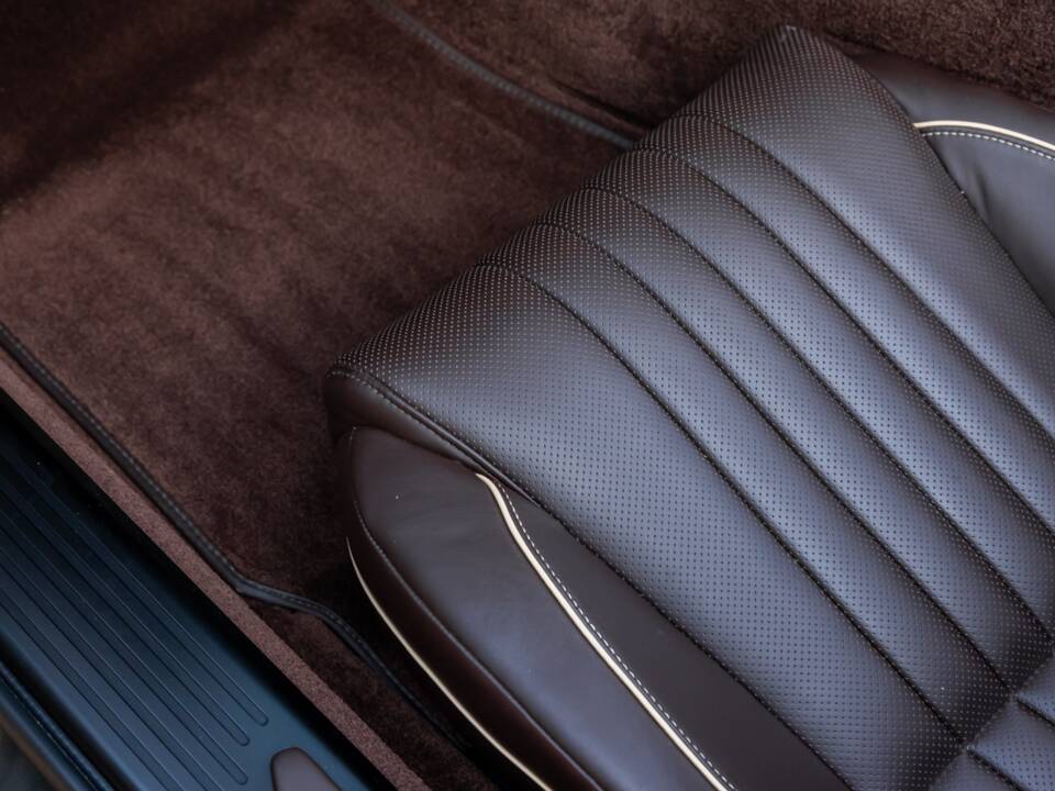 Bild 59/79 von Aston Martin DB 9 GT Volante (2017)