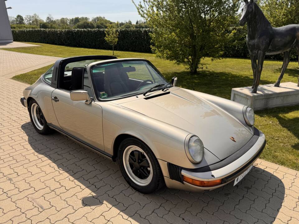 Image 1/88 of Porsche 911 Carrera 3.2 (1985)