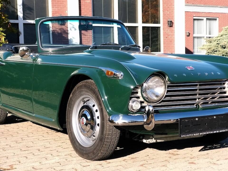 Image 1/10 of Triumph TR 4 (1965)