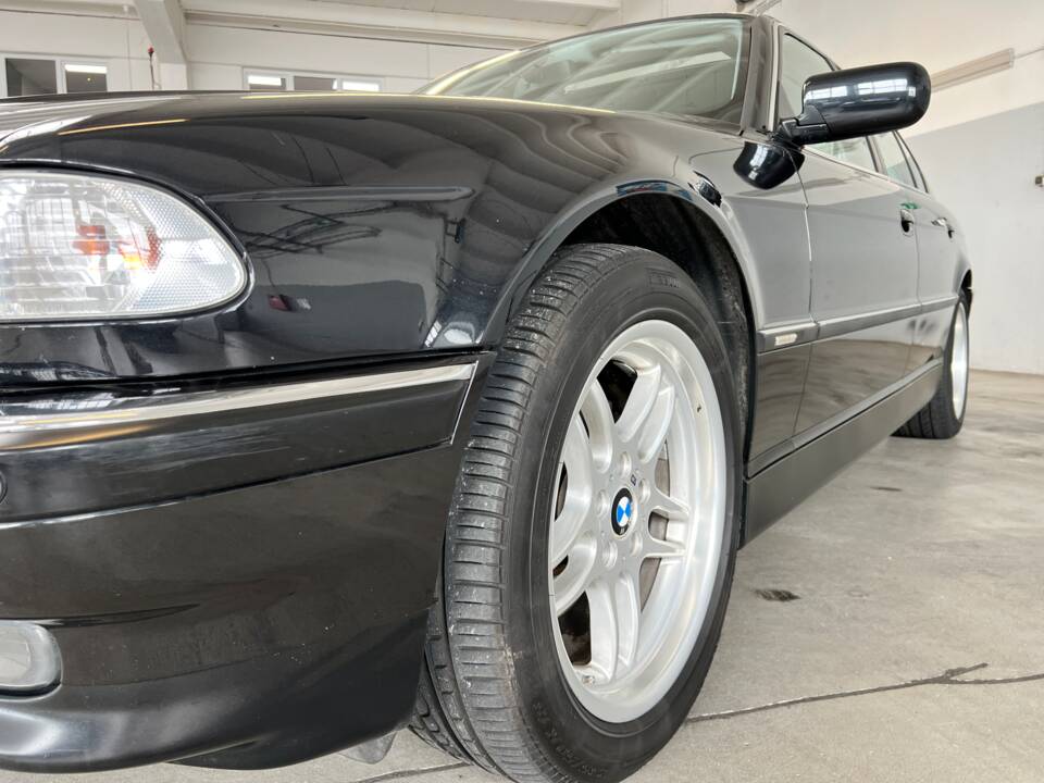 Immagine 47/48 di BMW 740i (2001)