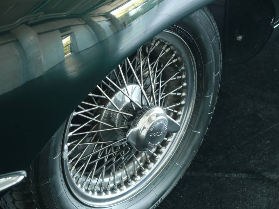 Image 42/50 de Jaguar E-Type (1970)