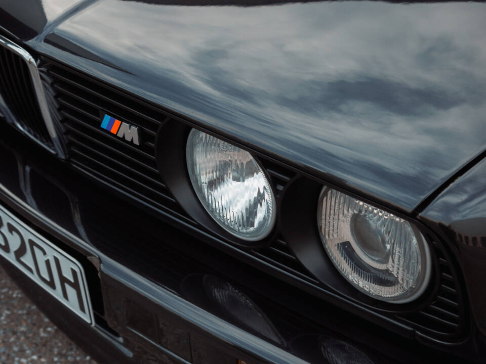 Image 5/42 of BMW 320is (1989)
