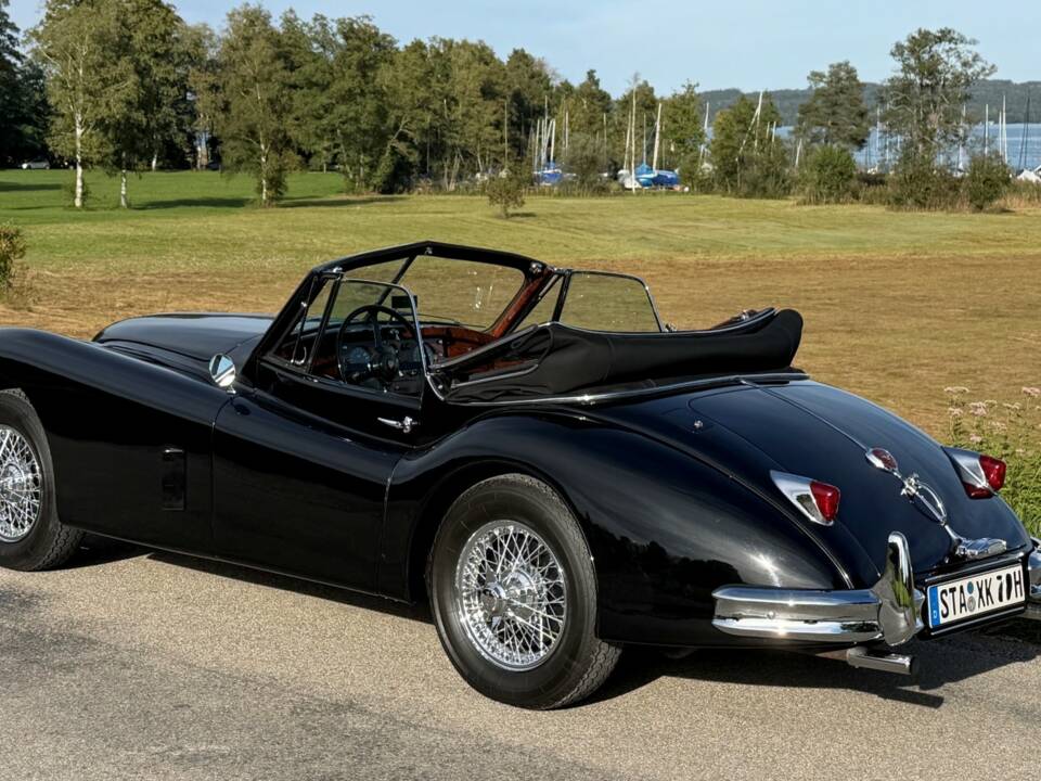 Image 2/14 of Jaguar XK 140 SE DHC (1957)