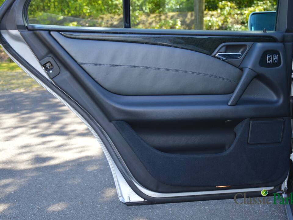 Image 18/50 de Mercedes-Benz E 50 AMG (1996)