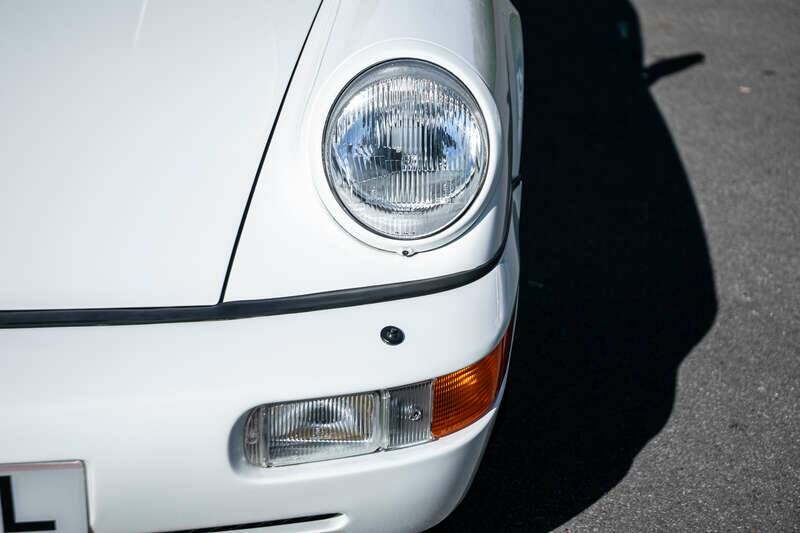 Image 26/38 of Porsche 911 Carrera 4 (1990)