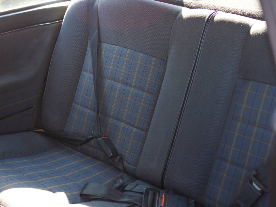 Bild 49/58 von Volkswagen Golf II GTi 1.8 (1988)