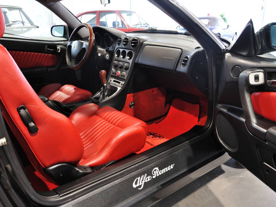 Immagine 34/39 di Alfa Romeo GTV 2.0 JTS (2005)