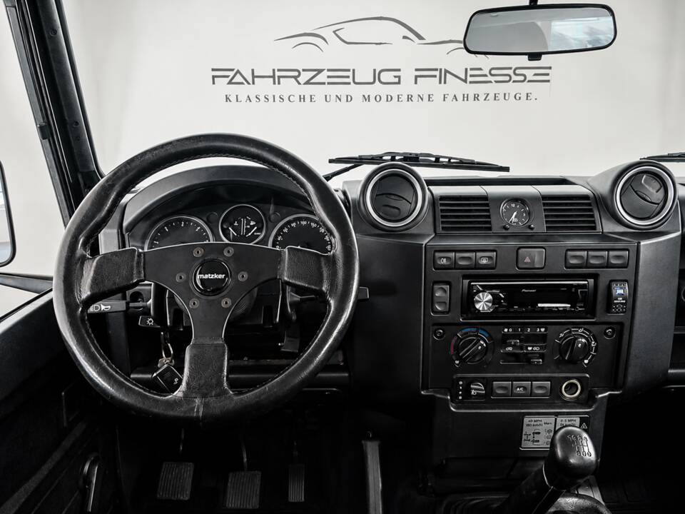 Imagen 27/33 de Land Rover Defender 90 (2014)