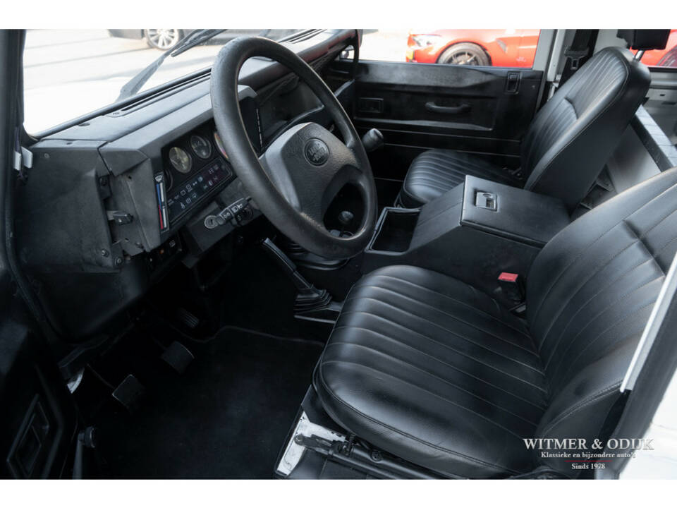 Image 2/21 of Land Rover Defender 90 (1996)