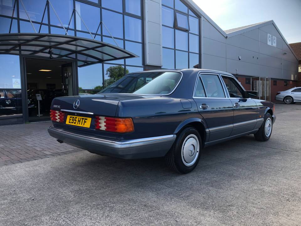 Image 7/13 of Mercedes-Benz 300 SE (1988)