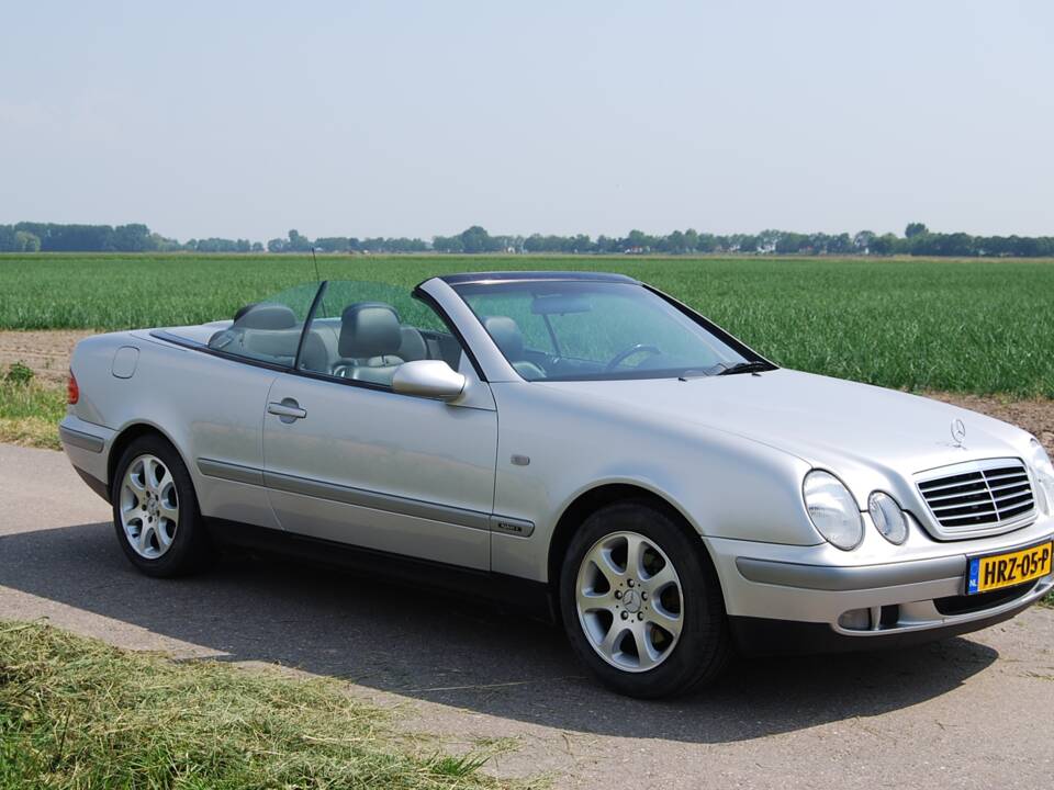 Image 7/46 of Mercedes-Benz CLK 200 (1999)