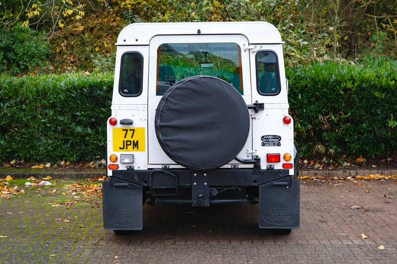 Image 6/41 of Land Rover Defender 90 "50th Anniversary" (1999)