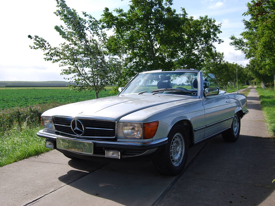 Image 24/96 de Mercedes-Benz 280 SL (1982)