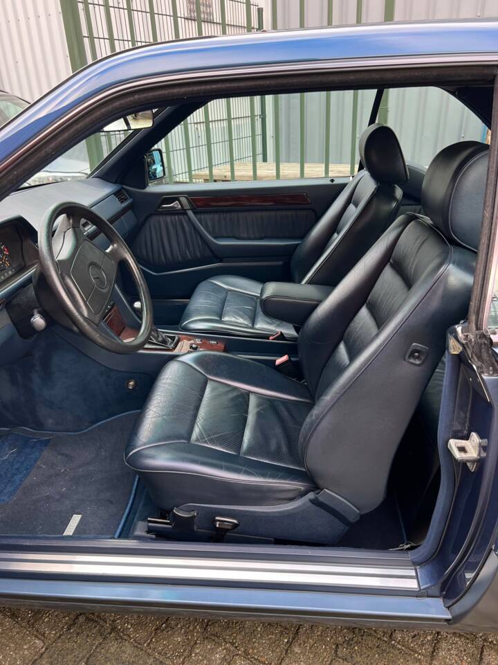 Bild 9/79 von Mercedes-Benz 200 CE (1993)