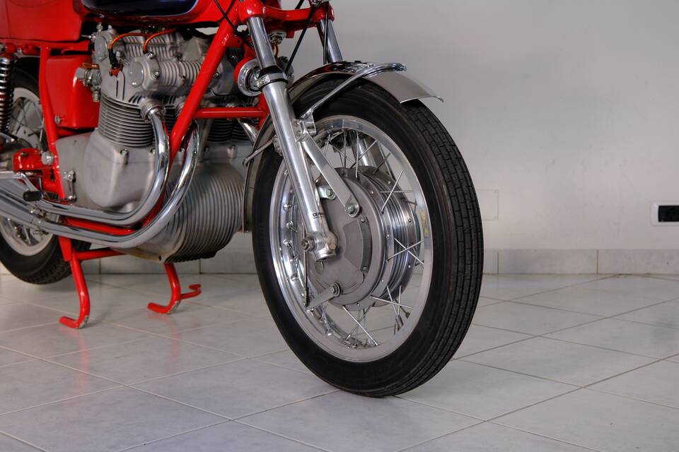 Image 16/99 of MV Agusta 750 Sport (1971)