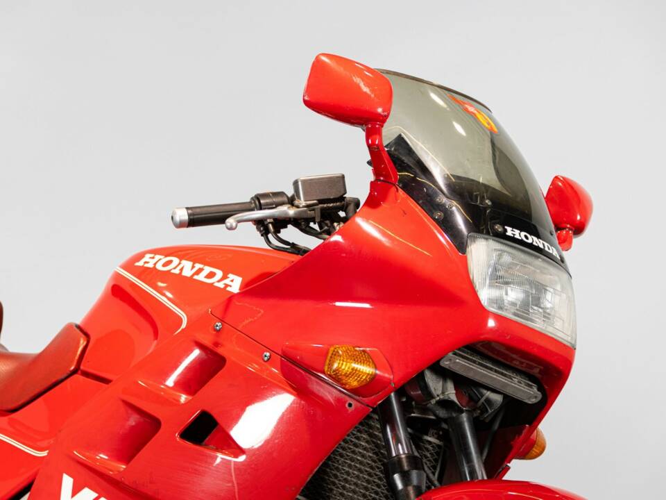 Bild 23/50 von Honda VFR 750R RC 30 (1988)