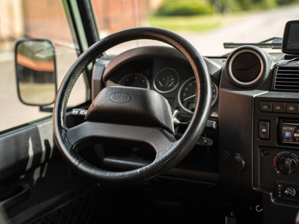 Image 32/42 of Land Rover Defender 90 (2015)