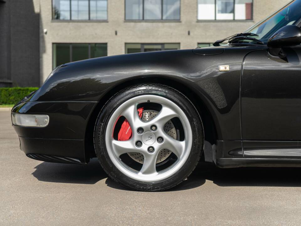 Bild 4/24 von Porsche 911 Carrera 4S (1996)