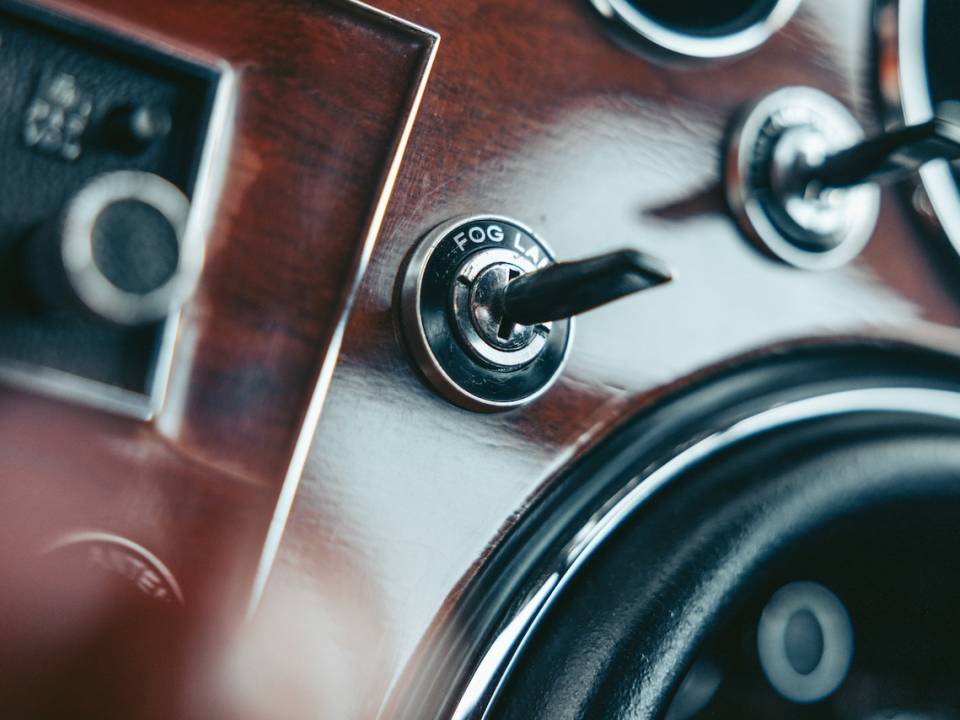 Image 30/36 of Toyota 2000 GT (1967)