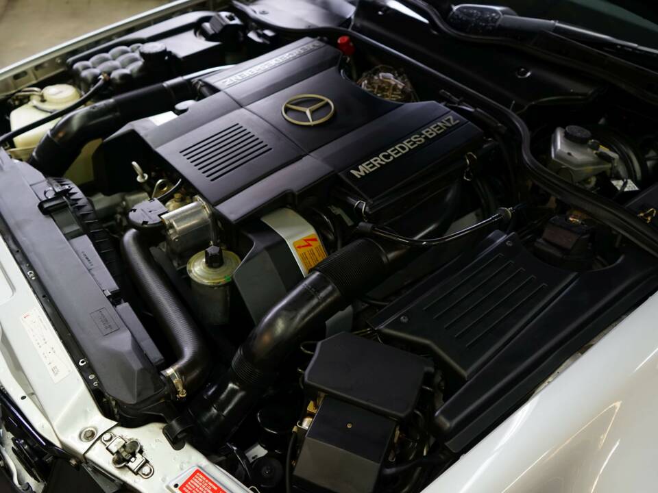 Image 32/38 of Mercedes-Benz 500 SL (1991)